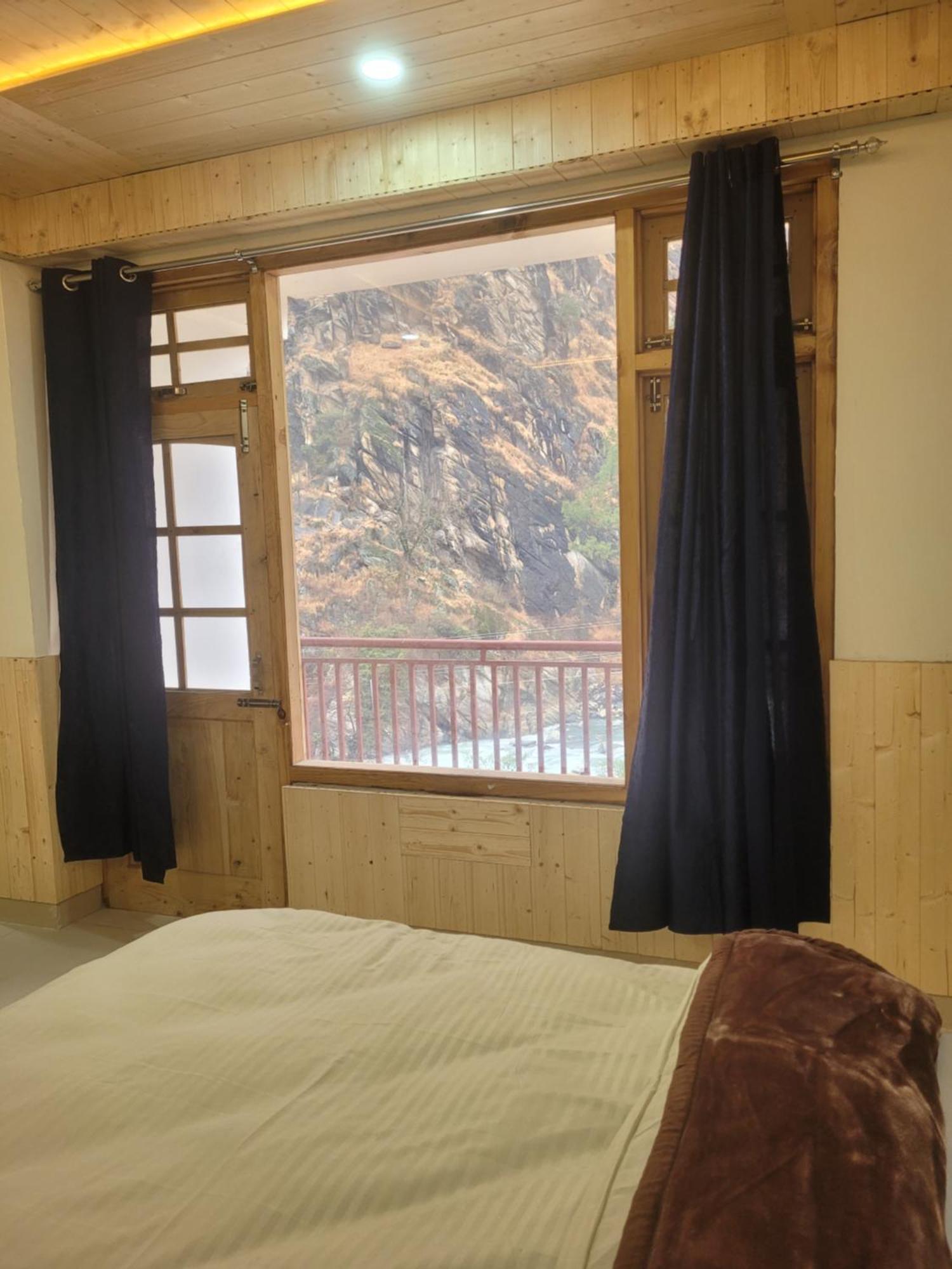 Whoopers Hostel Kasol Exterior photo